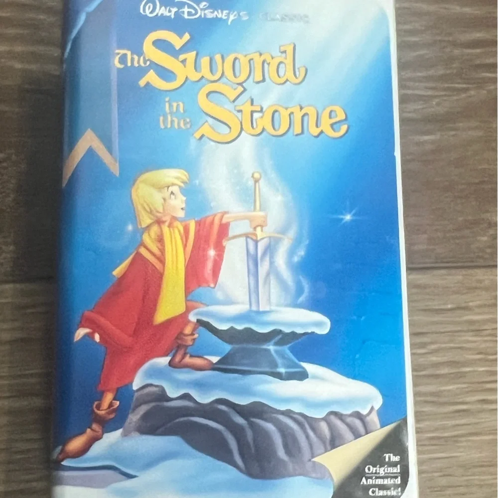 Disney The Sword in the Stone Black Diamond The Classics - Picture 1 of 6